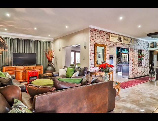 5 BEDROOM FREEHOLD FOR SALE IN SABLE HILLS